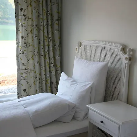 Torvis Hotel Luster
